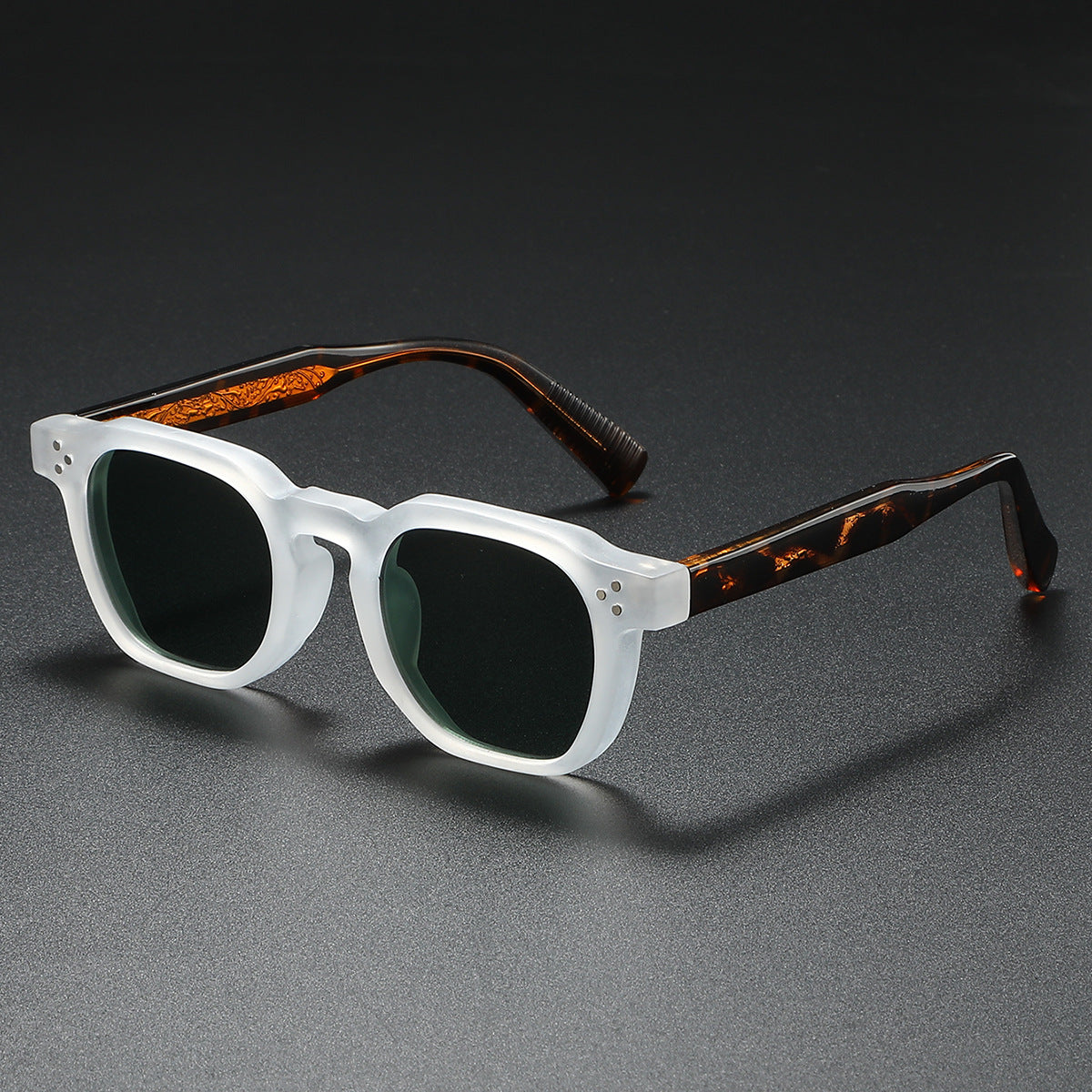 Dario Eclipse Rays